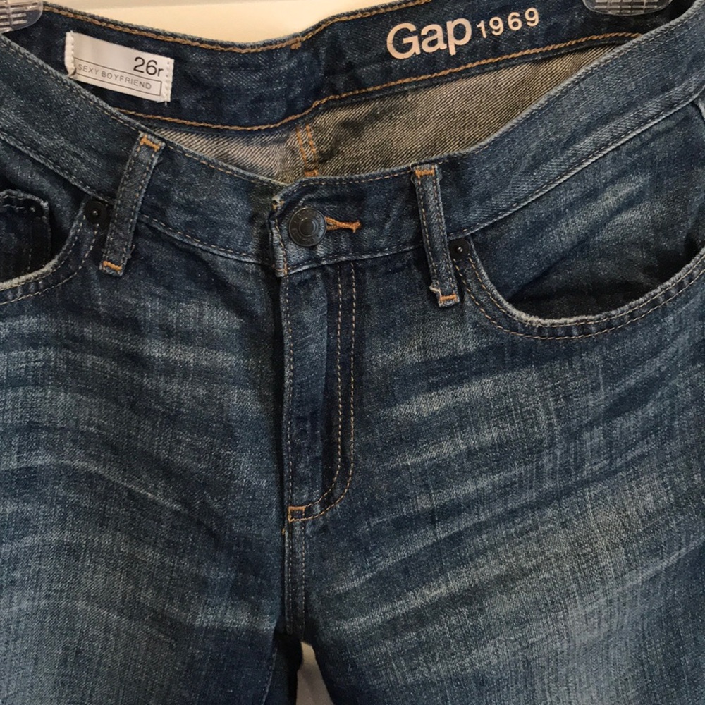 GAP 1969 Cropped Boyfriend Jeans: 26R
